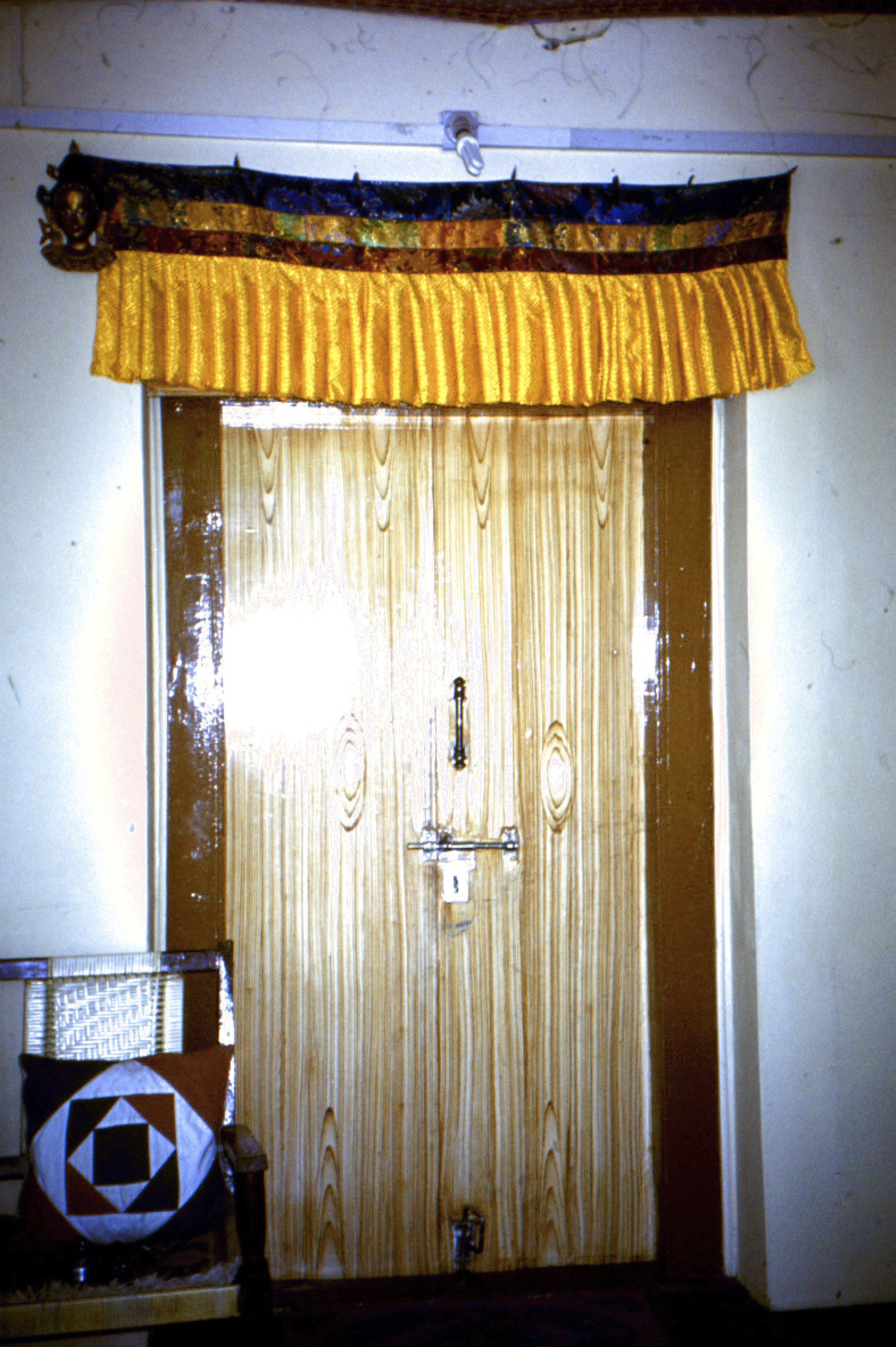 Leh, shamaness house door