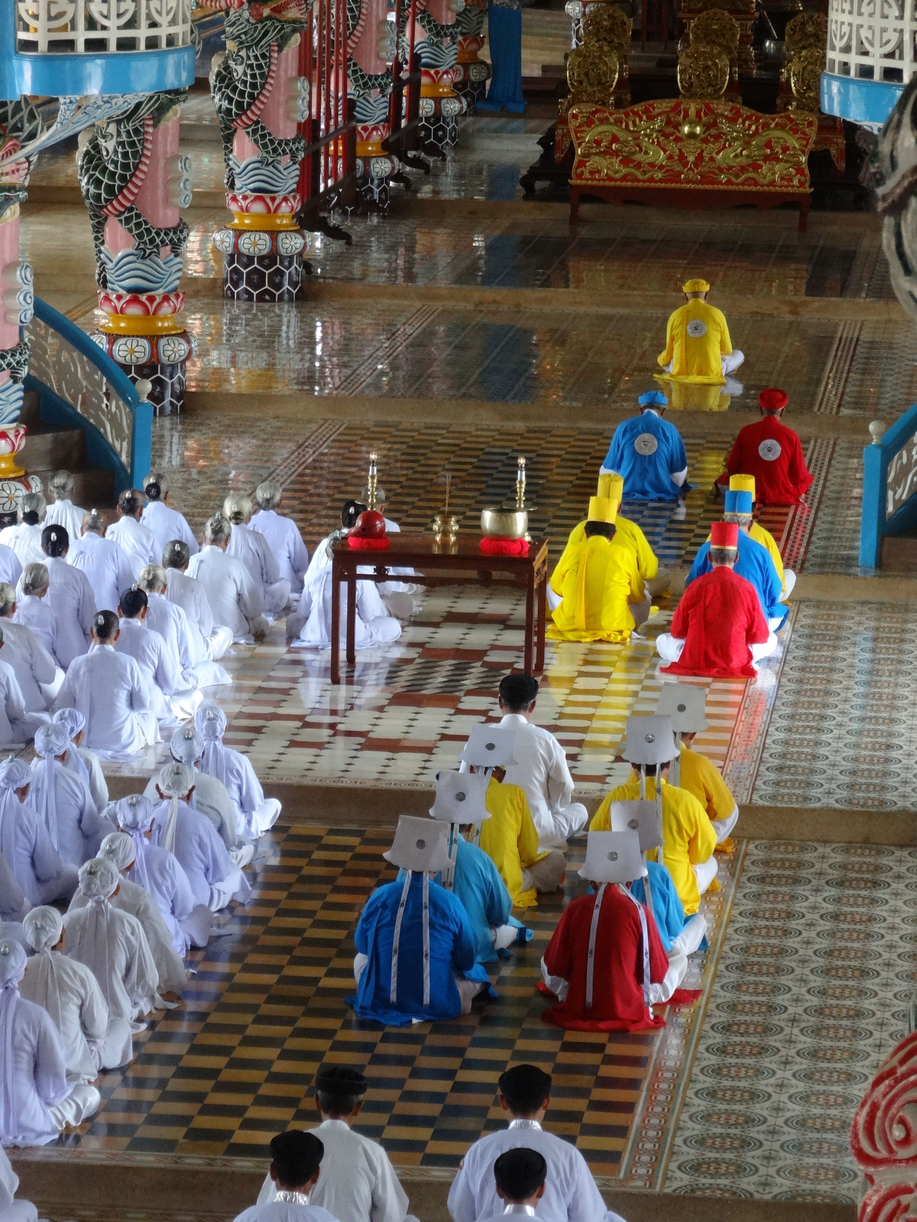 caodaist priest in main temple