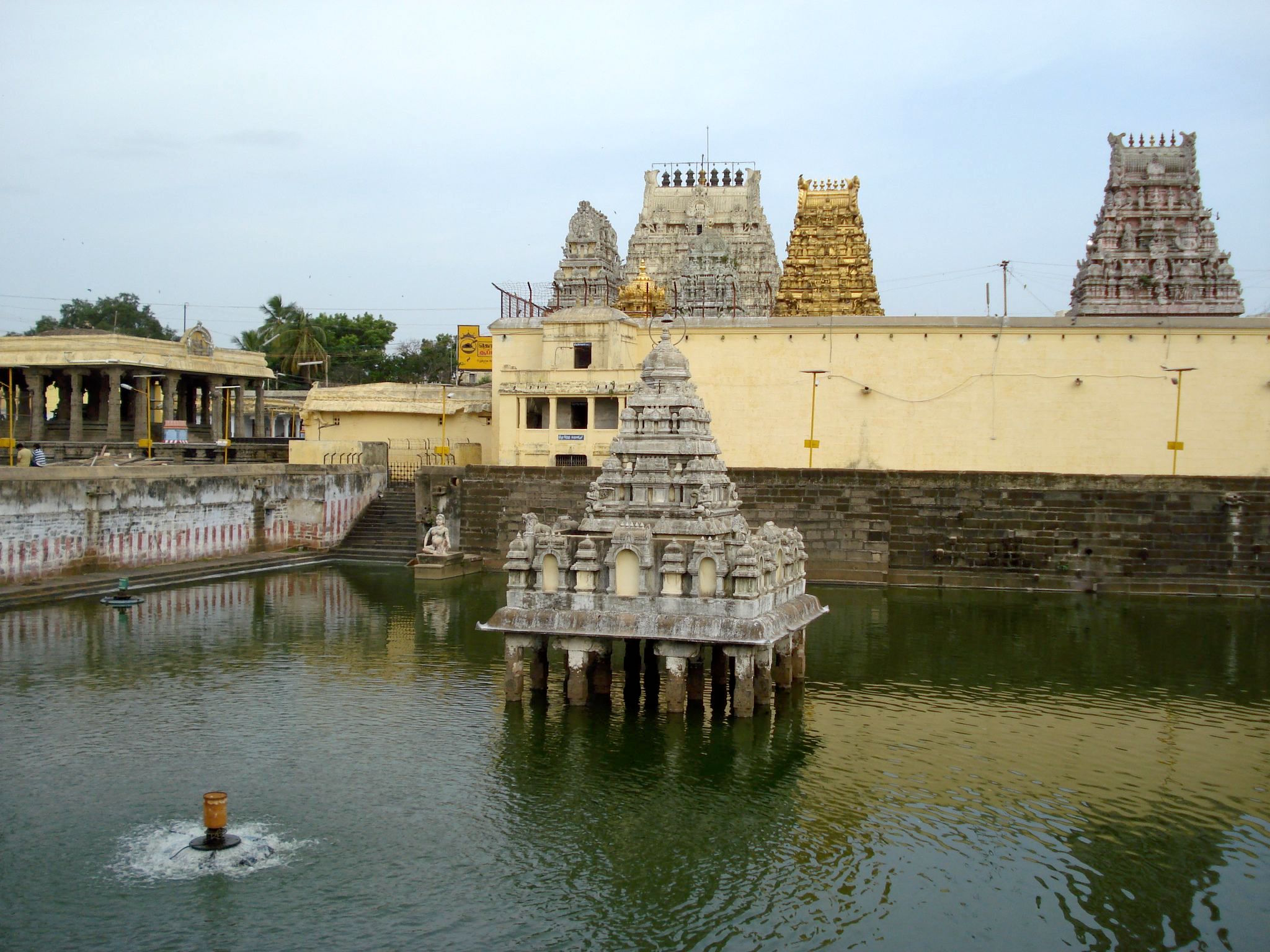 Kanchi - Gopurams from the tank.jpg