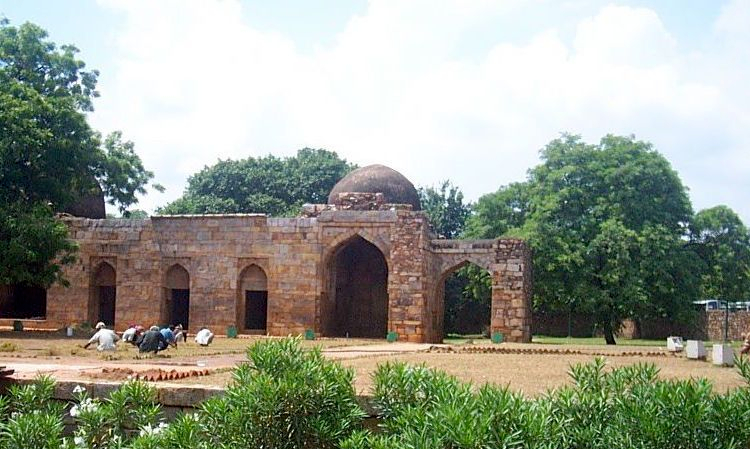 qutb minar court1