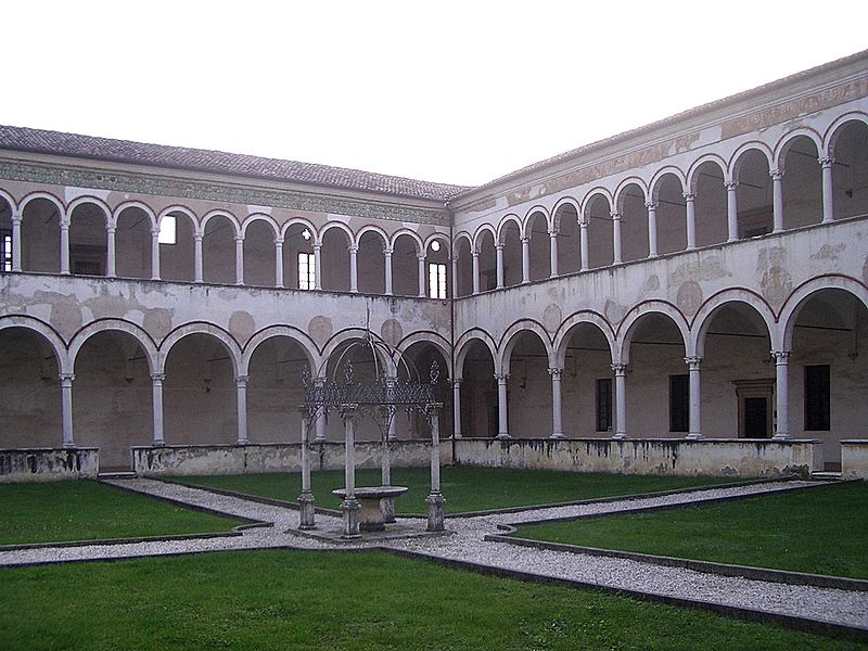 800px-Abbazia_Rodengo_Chiostro_Grande_02