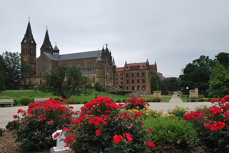 800px-St_Meinrad_Archabbeym,_St_Meinrad,_Indiana