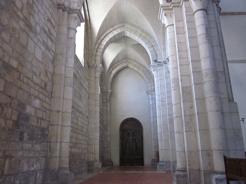 800px-Abbaye_d'Acey_-nef_latérale
